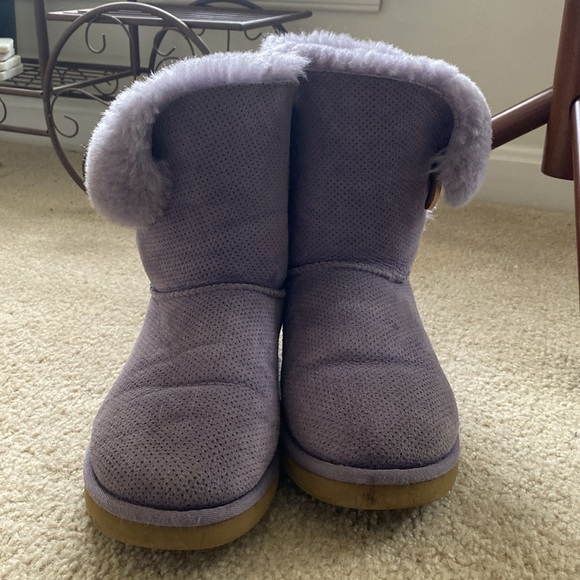 Light Purple Bailey Button Ugg Boots Size 7 Perforated design - Picture 2 of 6